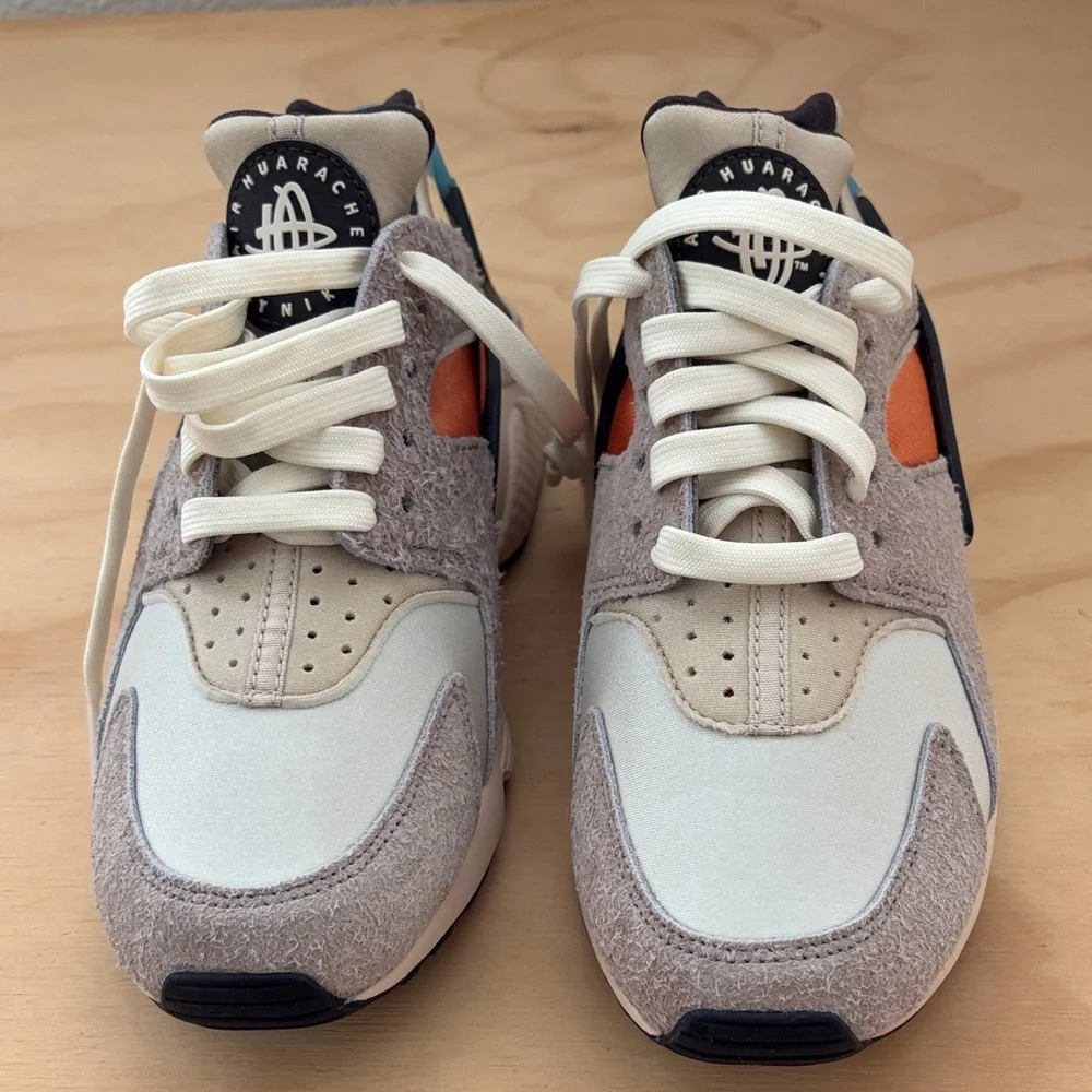 Nike Air Huarache, W7.5 - Picture 2 of 5
